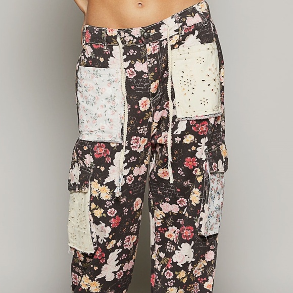 !NWT!! POL Roomy fit CargoPants in Printed Twill,Contrast & Boho Pocket’s Sz Med - Picture 3 of 8